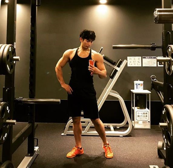 Màn giả gái xinh như thật của anh chàng cơ bắp Nhật Bản